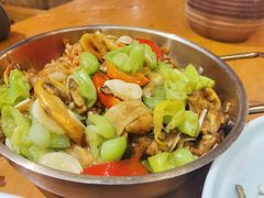 牛肝菌炒饭-老滇山寨•云南特色菜•地方菜•民族风情歌舞表演(金碧店)