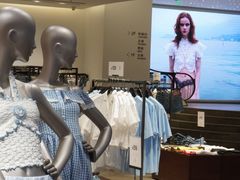 -URBAN REVIVO(上海中庚漫游城店)