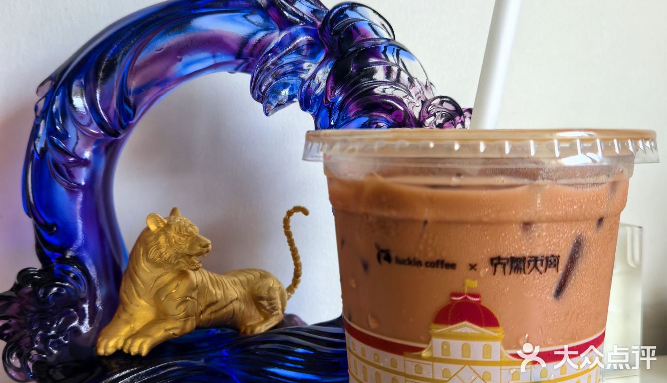 被太阳蒸烤后的救命饮～塞纳莓莓拿铁❗