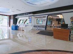 -皇马海口湾海景酒店(万绿园秀英港店)