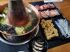 -果松木炭酸菜铜火锅·外婆参鸡汤