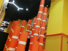 -爱蹦iBOON蹦床运动馆(江汉店)
