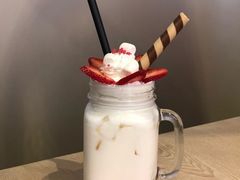 草莓奶茶-Dazzling Cafe 蜜糖吐司专卖店