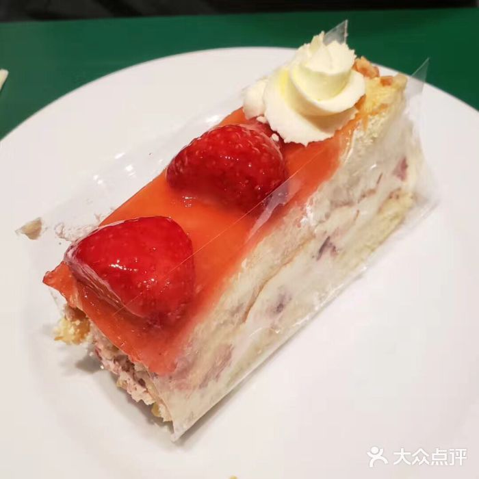 大象咖啡馆蔓越莓白巧克力蛋糕图片