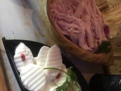 -老牌坊云南鱼豆花火锅(嵩山店)