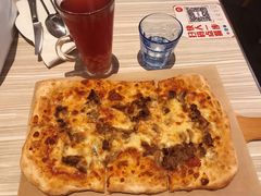 新奥尔良风情烤肉比萨-必胜客(世欧广场店)