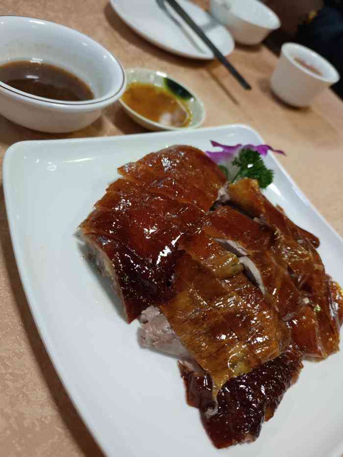 香港齿留香·烧腊饭粤菜(凤城店)-"[薄荷]环境: 周日午市人也不多