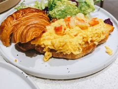 可颂配鲜虾滑蛋-Toris(LuOne凯德晶萃广场店)