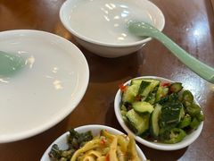 -裕新楼粉面馆·石磨手工粉(四方坪店)