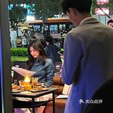 太开心了，吃饭偶遇刘涛，秦海璐拍戏