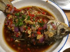 香煎鲫鱼-费大厨辣椒炒肉(万家丽一店)