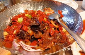Shredded Sauce-Steamed Duck with Crispy Pork Bones