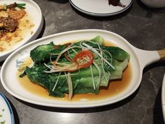 油淋生菜-闫府私房菜·百年鲁菜(恒隆店)