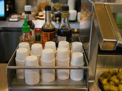 调料台-The Habit Burger Grill 哈比特汉堡(复兴soho店)