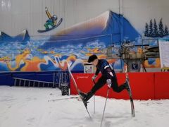 -乔波室内滑雪场
