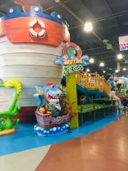 -维佳童话镇演出现场(徐东店)