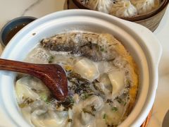 雪菜黄鱼汤馄饨-馋三尺蟹粉小笼(人民广场店)