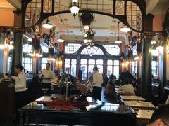-Majestic Café