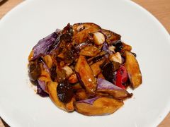 牛肝菌黑蒜烧茄子-一坐一忘云南菜(北京skp店)