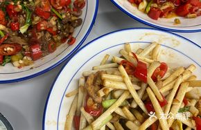 Spicy Stir-Fried Peanut Sprouts