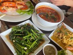 -Green Tree Rest. & Pub