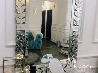 环境介绍：干净整洁 装修欧式 有专门美甲区美容房美睫