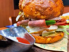 双蛋指椒牛肉汉堡-魏斯理汉堡(西安沣东吾悦店)