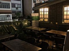 -layback cafe & bar