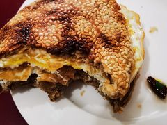 烧饼夹鸡蛋-清真八大碗(G6辅路店)
