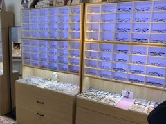 -天空之镜眼镜店蔡司依视路配镜授权零售店(望京颐堤港店)