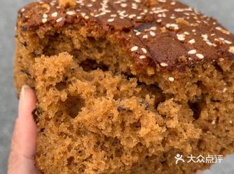 在人民广场等公交车的时候看到的这家延安南瓜饼
