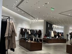 -URBAN REVIVO(上海中庚漫游城店)
