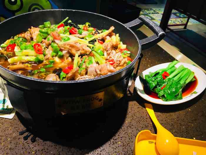 蛙喔·炭烧牛蛙·烧烤(定海凯虹广场店)-"昨晚在房间睡太晚了,到12点