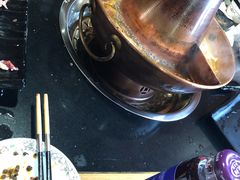 -果松木炭酸菜铜火锅·外婆参鸡汤