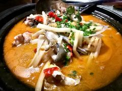 开胃酸辣鱼头汤-渔太泰漓江小馆·广西融合菜(西街店)