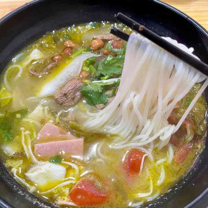 妙小柒超级牛肉四鲜米线-"味道帮 服务质量好 下次必回顾 种类多 .