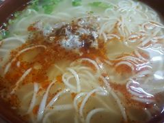 -亮亮面馆(经六路店)