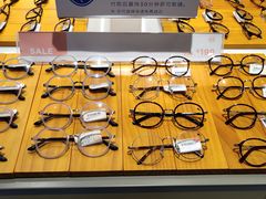 -LOOK眼镜·蔡司依视路配镜(宝山万达店)