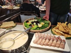 -尚尚仙·酸汤猪手·猪肚鸡火锅(华联万柳购物中心店)