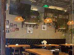 大堂-炉小二铜锅牛蛙•川湘菜(三里屯店)