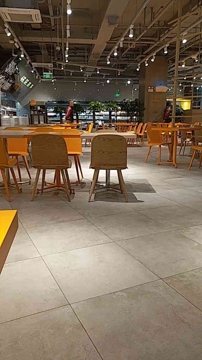 盒马f2(白金湾广场店)-"逛了一圈 如果商品没什么活动的话也便宜不.