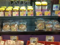 面包甜点陈列柜-荣华饼家(元朗大马路店)