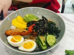 三文鱼牛油果饭-théATRE茶聚场·餐厅(环球金融中心店)