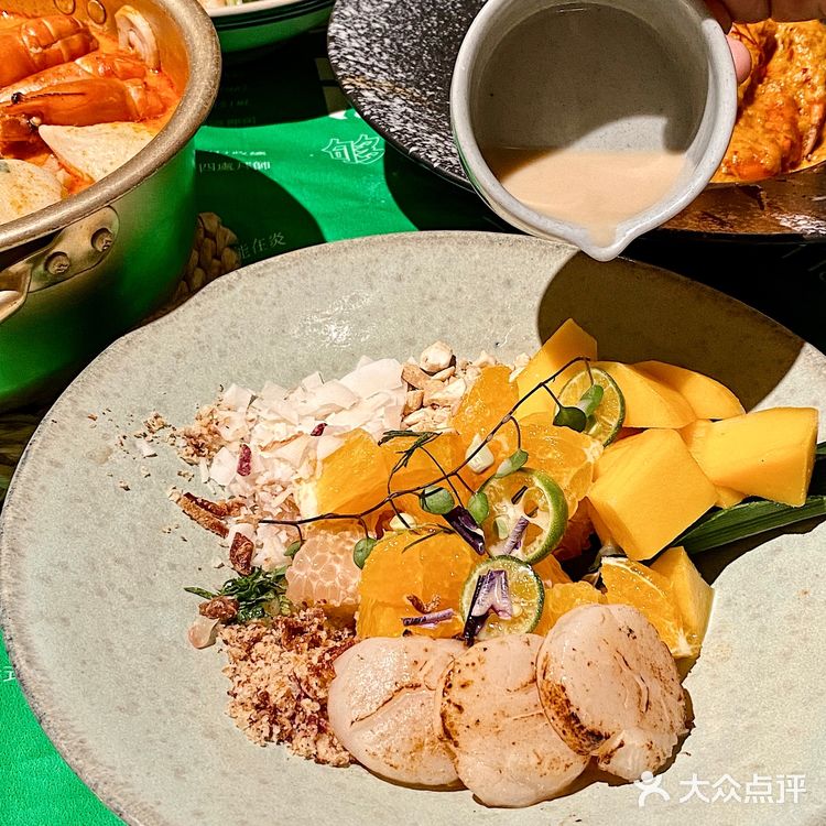 绝了！我居然在泰国菜餐厅狂炫椰奶冻！！