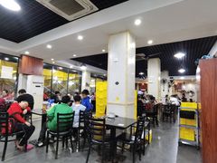 大堂-牛一煲美食(江高店)