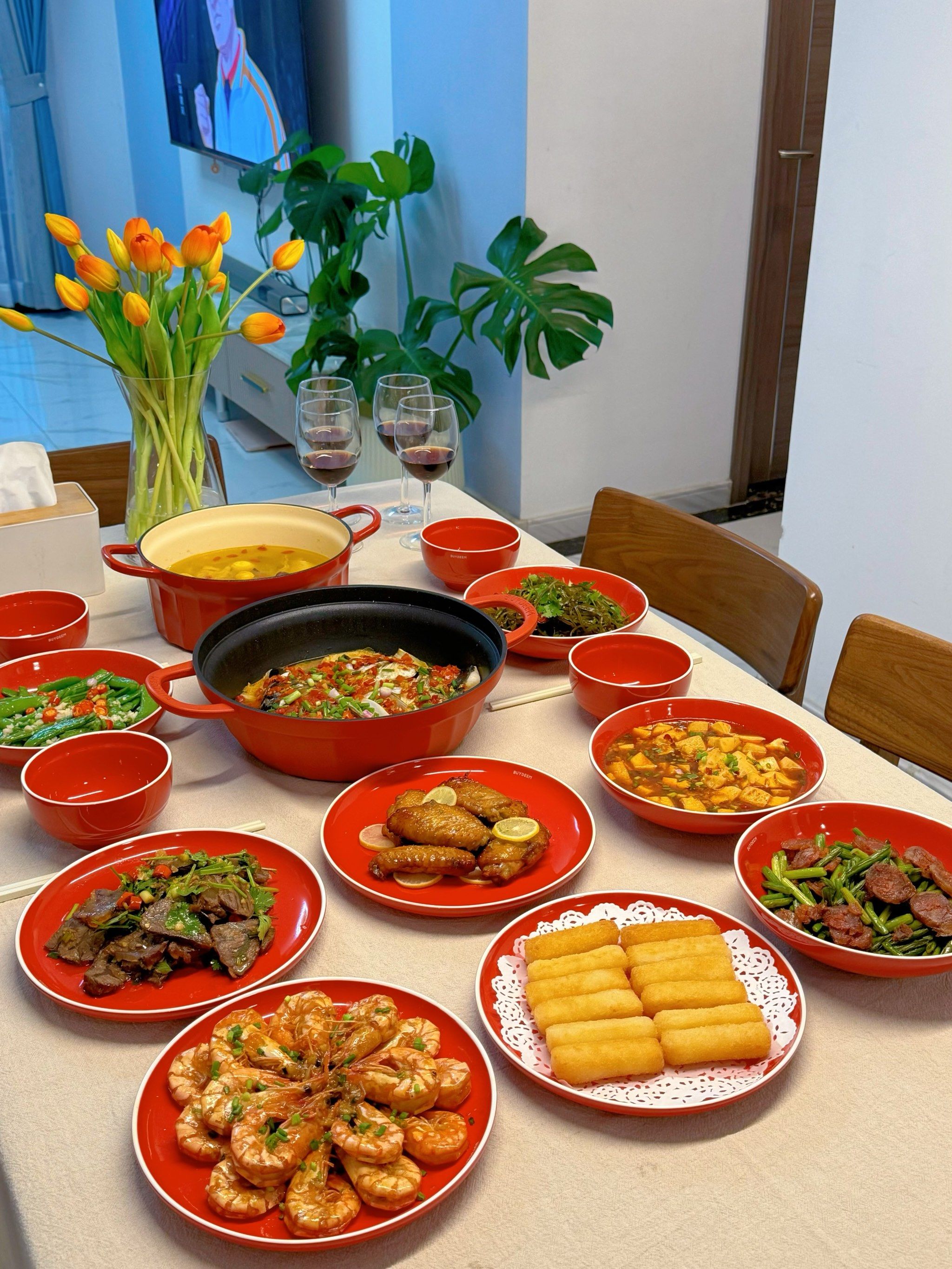 餐桌上的亮点!红色餐具让家宴更添一份喜庆