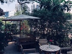 -彳亍咖啡·这里(水湾路店)