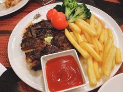 碳烤肉眼牛排及秘制牛排汁-WOLFGANG PUCK KITCHEN & BAR(迪士尼小镇店)