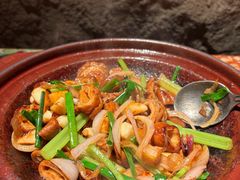 招牌啫啫肥肠煲-涌煲记·蟹煲·砂锅海鲜·煲出宁波味(天一旗舰店)