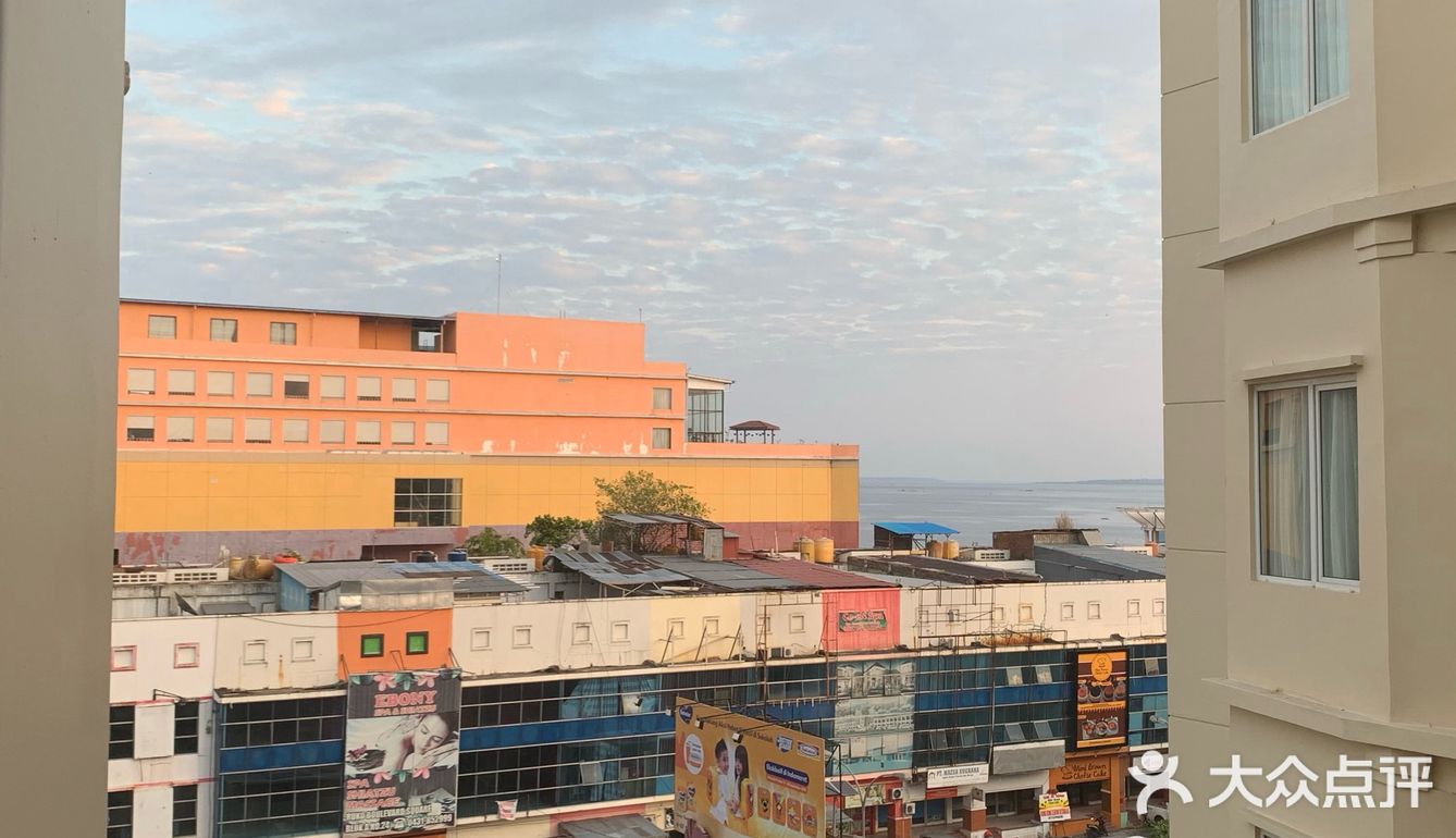 Hotel，环境不错，装修很好，房间干净，窗外景色不错